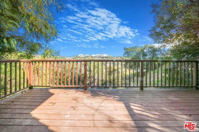 Building Photo - 960 N Tigertail Rd