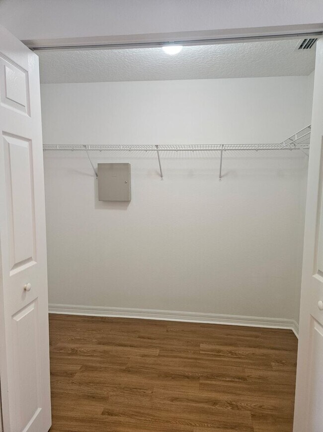Building Photo - 4 BEDROOM 3 FULL BATH HOME WITH A SCREENED IN POOL IN THE BEAUTIFUL PALM COAST