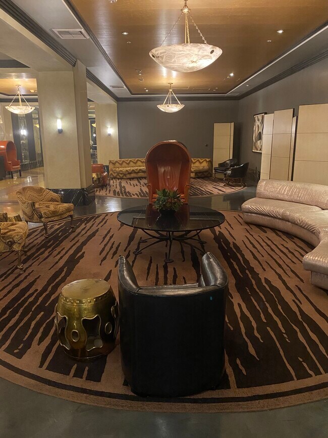 Building Photo - 849 S Broadway