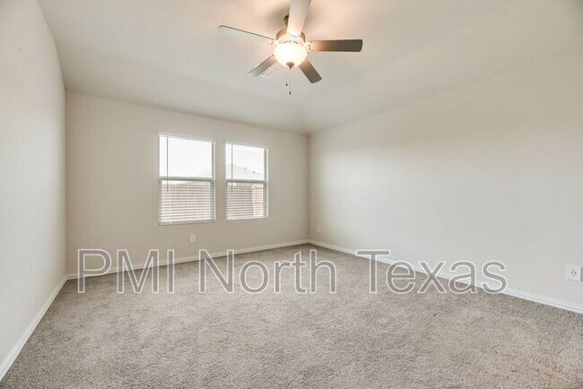 Building Photo - 3904 High Valley Dr