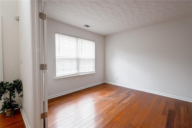 Building Photo - 3998 Oak Crossing Dr NE
