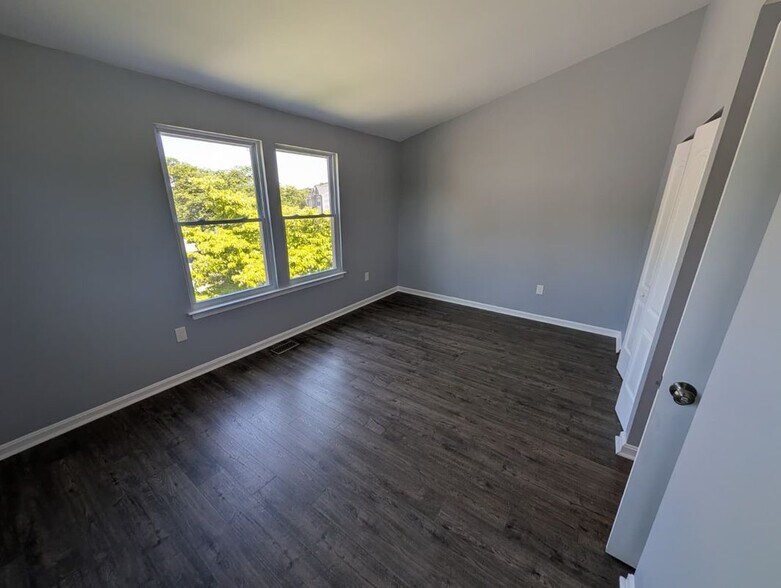 Building Photo - 15300 Gunsmith Terrace