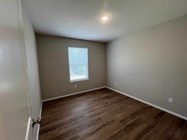 Building Photo - NEW BUILD! 4 BEDROOM 2 BATHROOM