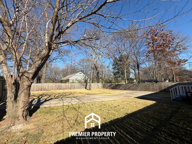 Building Photo - Charming 3-Bedroom Memphis Rental with Hardwood Floors & Fenced Backyard