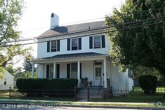 Building Photo - 217 E Main St