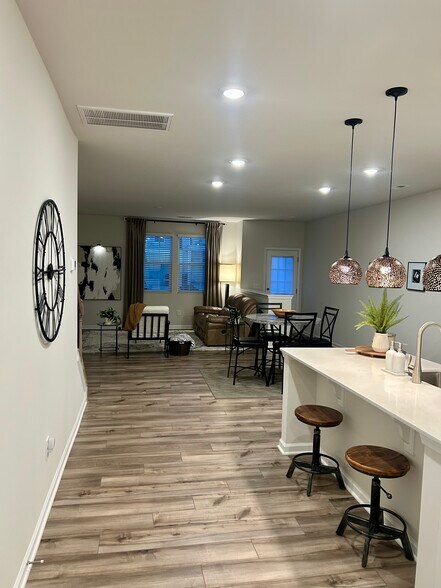 Building Photo - 208 Wakelon Dr