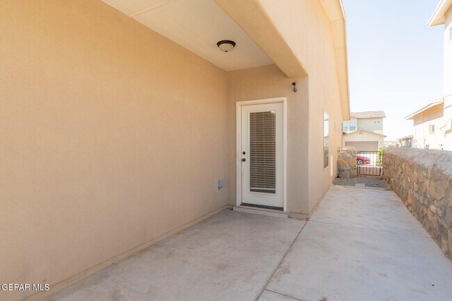 Building Photo - 14362 Loma Esmeralda