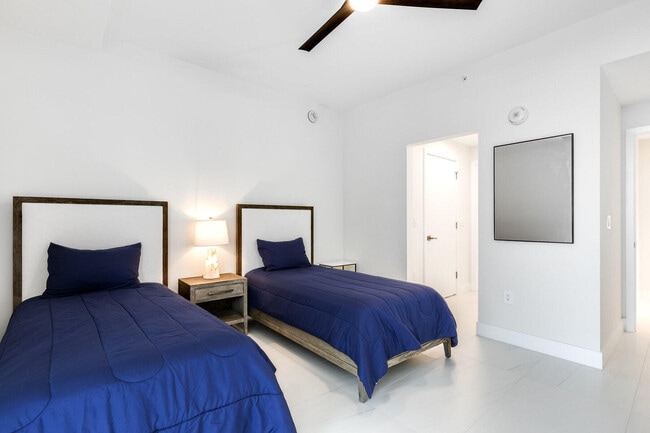 Building Photo - 3100 N Ocean Dr