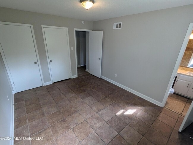 Building Photo - 2920 Valleybrook Rd