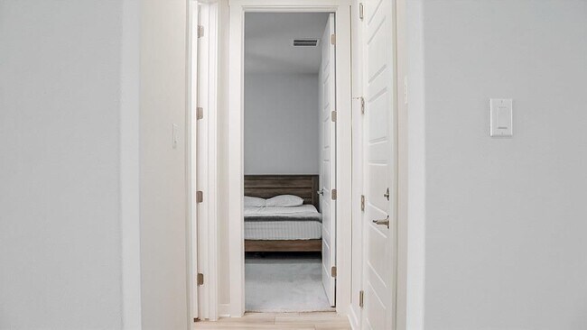 Building Photo - 1561 Sawmill Xing