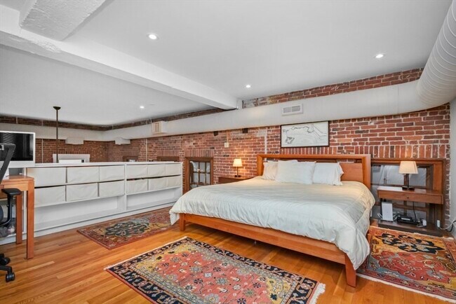 Building Photo - 28 Seaverns Ave