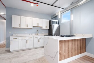 Building Photo - 9865 W Roosevelt Rd