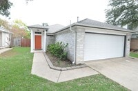 Building Photo - Great Location! All appliances included!