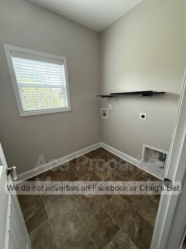 Building Photo - 2427 Kimbolton Drive