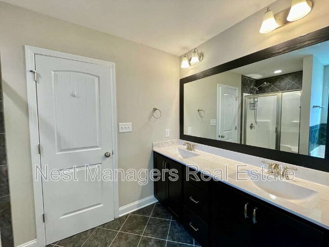 Building Photo - 5344 Debut Ave