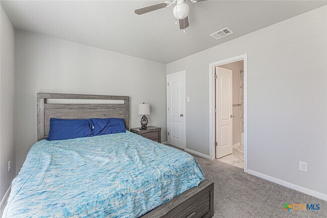 Building Photo - 810 Earp Dr