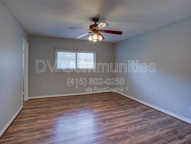 Building Photo - 2103 Goodwin Dr