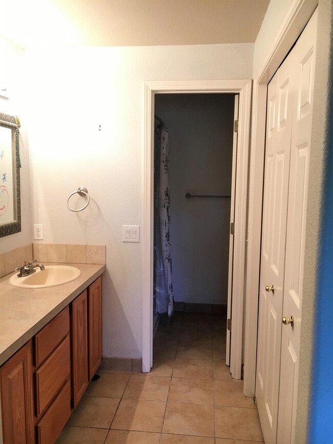 Building Photo - 2144 N Fastwater Ave