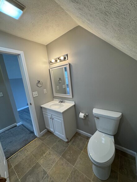 Building Photo - 310 E Mulberry St