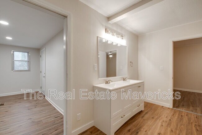 Building Photo - 810 Caldonia St