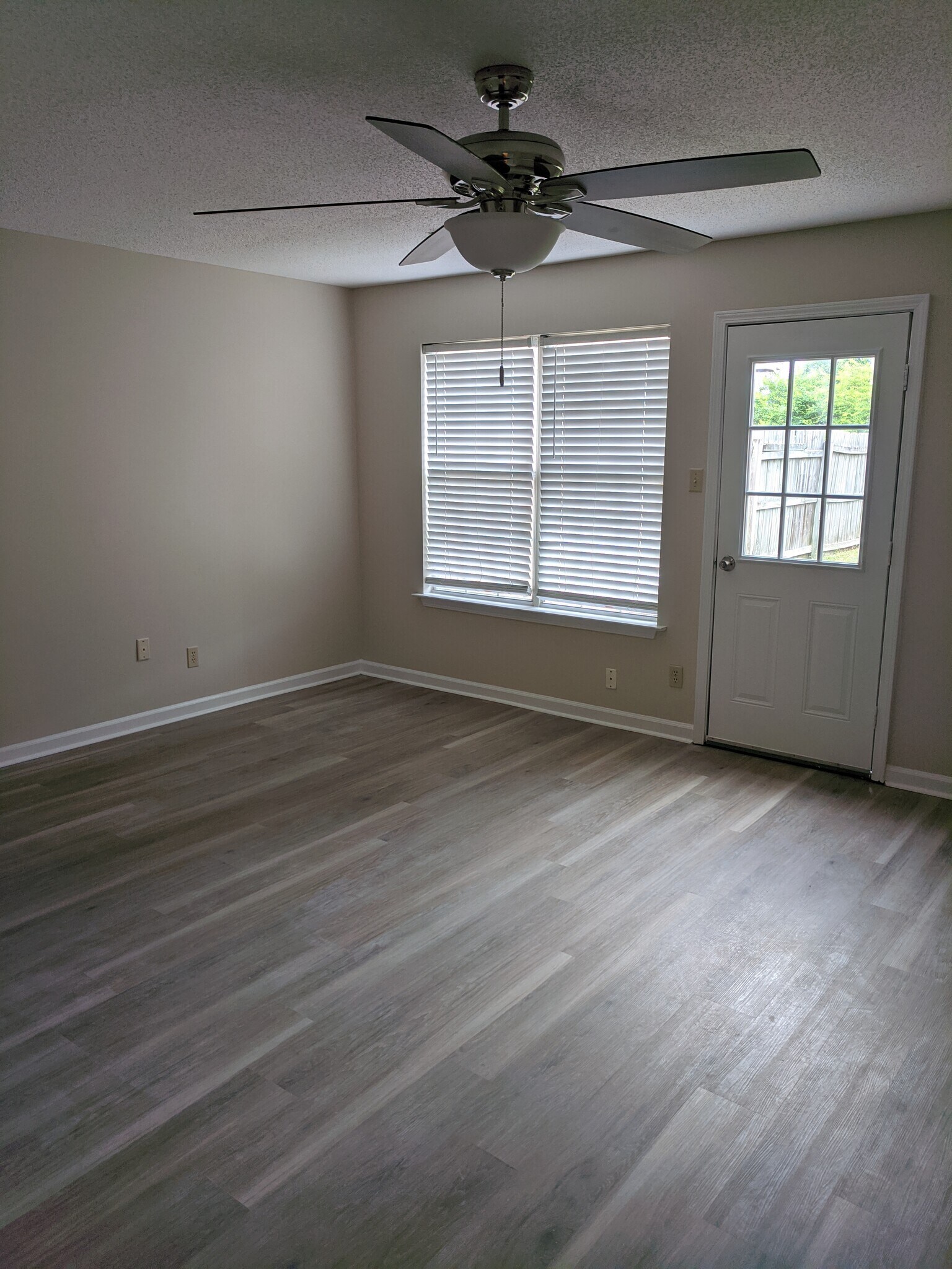 Building Photo - 7746 Shadowland Dr