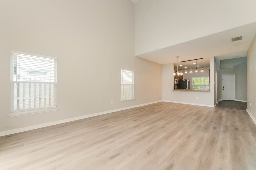 Building Photo - 2034 Meadow Pond Way