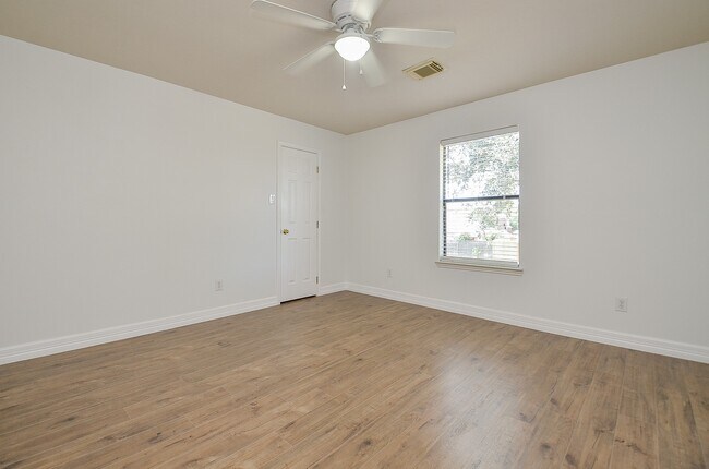 Building Photo - 21026 Bent Lake Dr