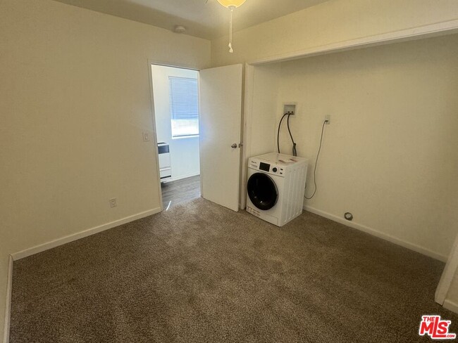 Building Photo - 1029 W Fairway Blvd