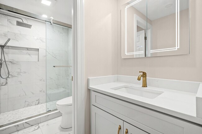 Building Photo - 4 Jericho Rd