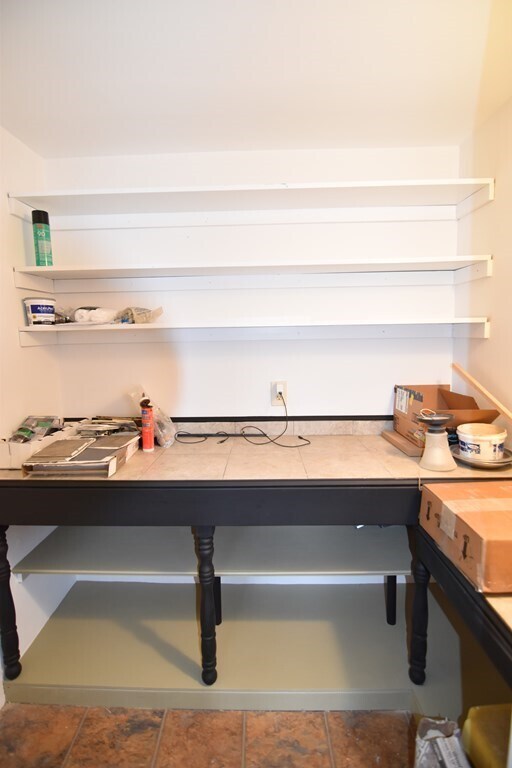 Building Photo - 20-24-24 Walnut St