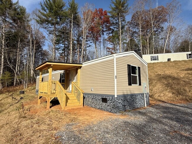 Building Photo - Energy-efficient mobile home for rent
