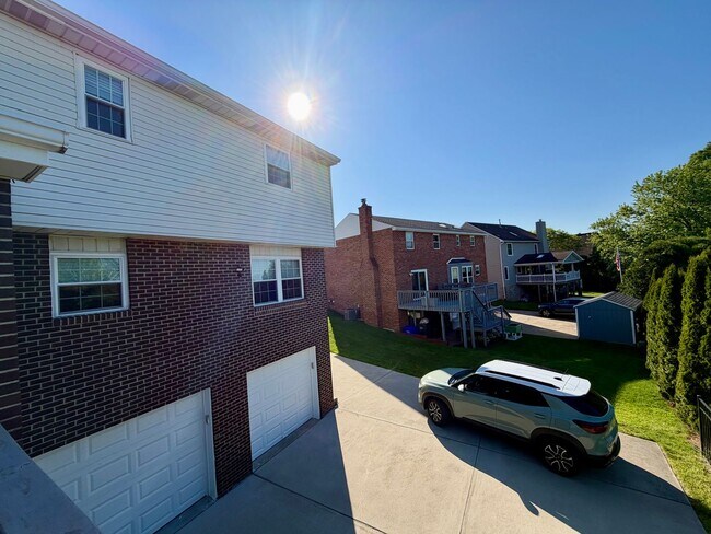 Building Photo - Modern Comforts Await: Spacious Rental with 2-Car Garage, Private Office, and Finished Basement w...