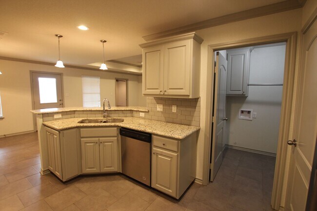 Building Photo - 6320 Villa Rosa Way