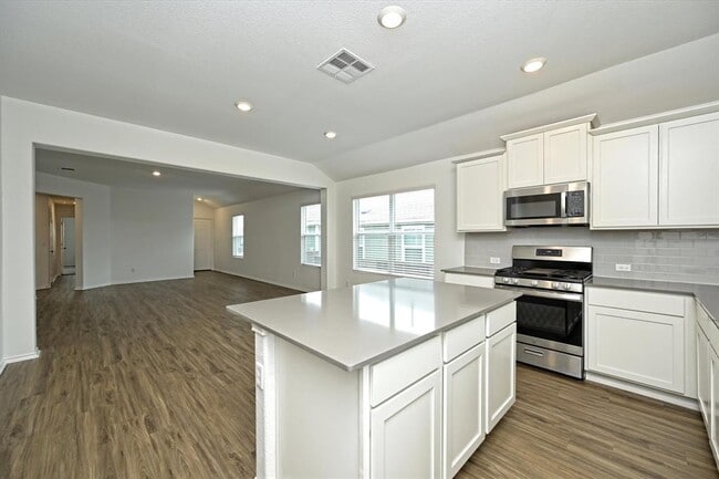 Building Photo - 180 Madrid