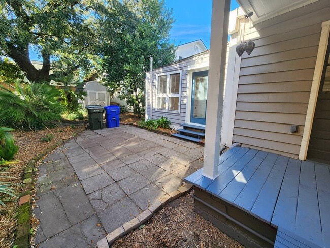 Building Photo - 237 Coming St