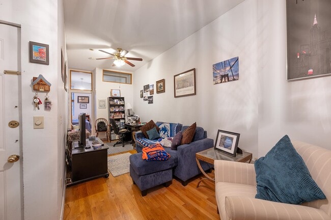 Building Photo - 413a 1st St