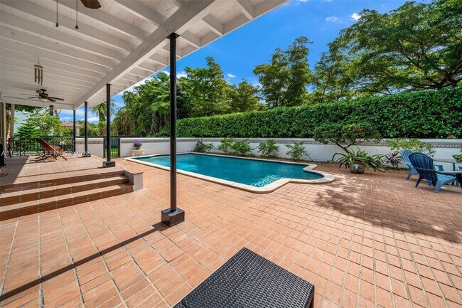 Building Photo - 10645 SW 89th Ct