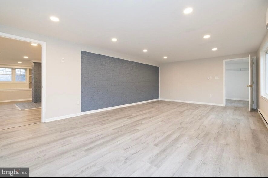 Building Photo - 6731 Middle Rd