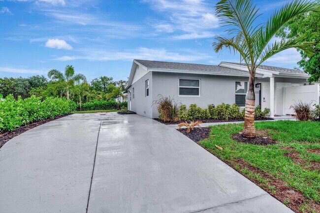 Building Photo - 1125 Stillwater Dr