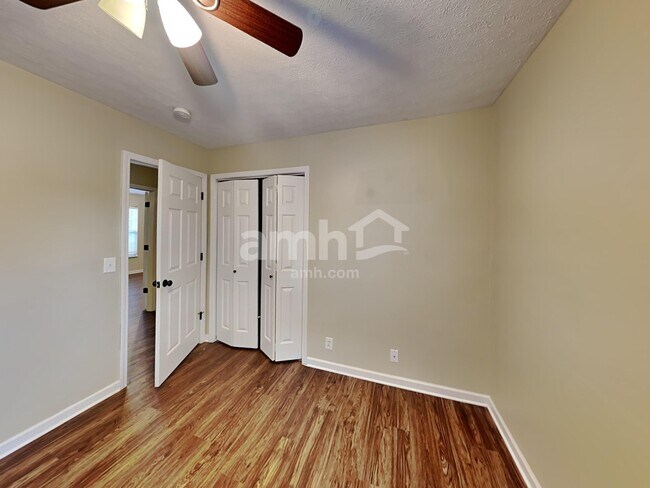 Building Photo - 102 Fairgrove Cir