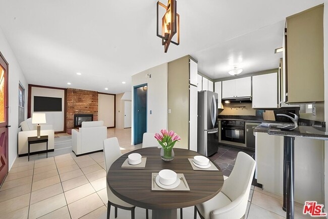 Building Photo - 11585 Riverside Dr