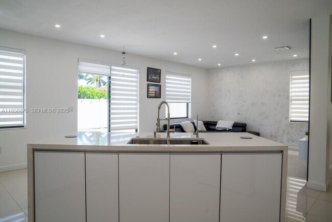 Building Photo - 3521 W 86th Terrace