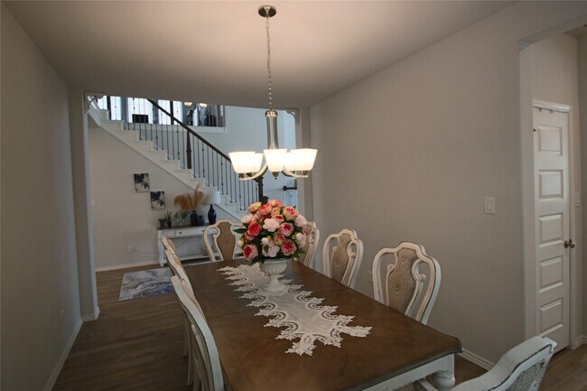 Building Photo - 24727 Tanoureen Dr