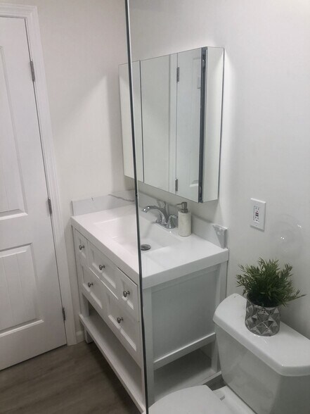 Building Photo - 755 Windemere Ct