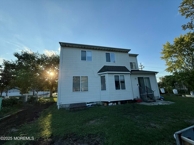Building Photo - 587 Coolidge Ave