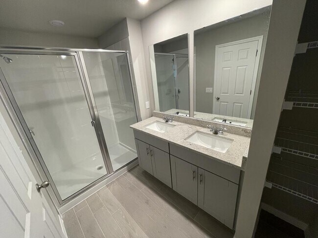 Building Photo - 513 Legacy Lp