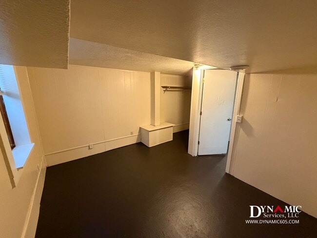 Building Photo - Updated 4+ Bedroom, 2 Bathroom House By Augustana University