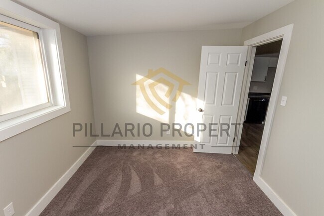 Building Photo - Charming 3-Bedroom Bungalow Near Garfield ...
