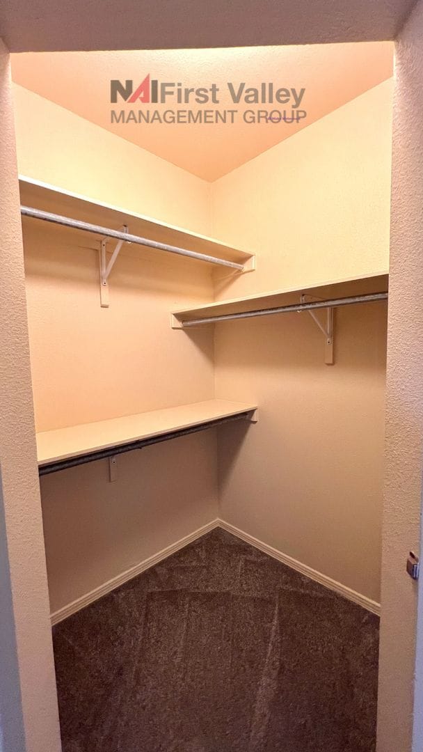 Building Photo - 2 Bedrooms, 2 Baths