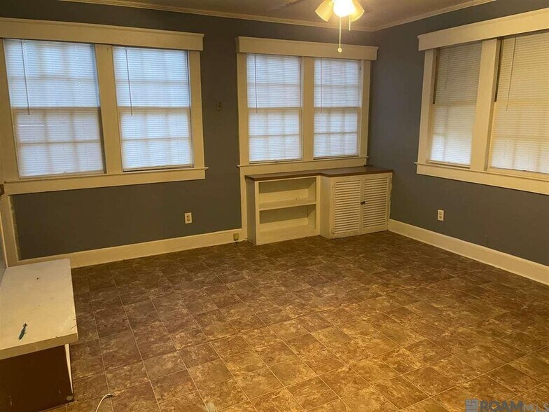 Building Photo - 2933 Dayton St